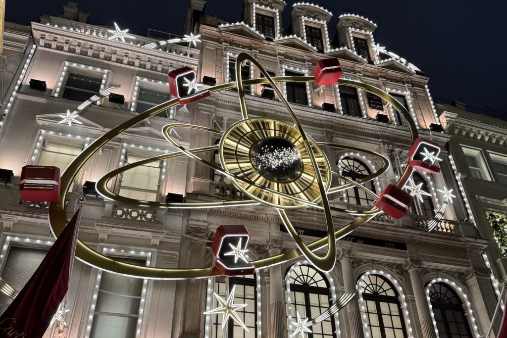 Natale a Londra 2025: itinerario e cosa vedere 2 Natale a Londra 2025 - Bond Street
