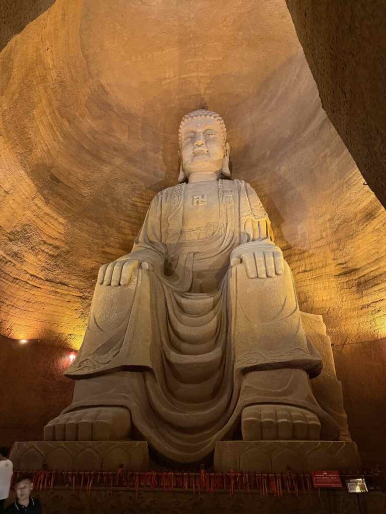 Chengdu cosa vedere: viaggio tra Leshan e Panda Giganti 4 Il volto del Buddha Gigante di Leshan visto da vicino