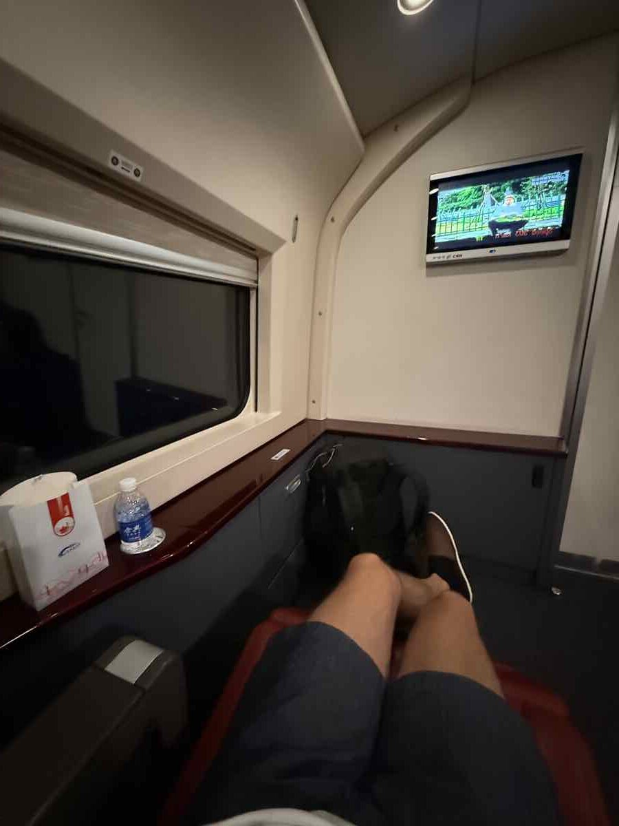 Treno o Aereo in Cina: Quale Conviene Scegliere nel 2026? 3 Il treno proiettile cinese durante il viaggio