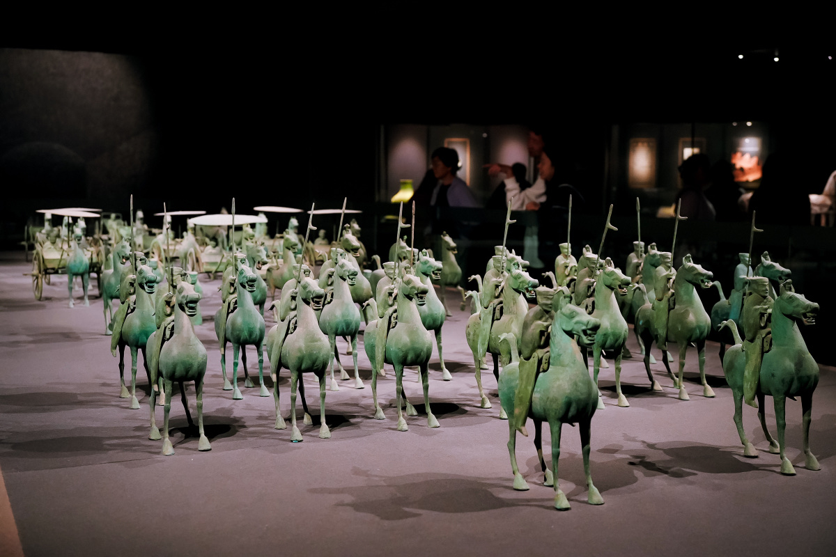 Il corteo di cavalli e carri in bronzo esposto al Museo provinciale del Gansu