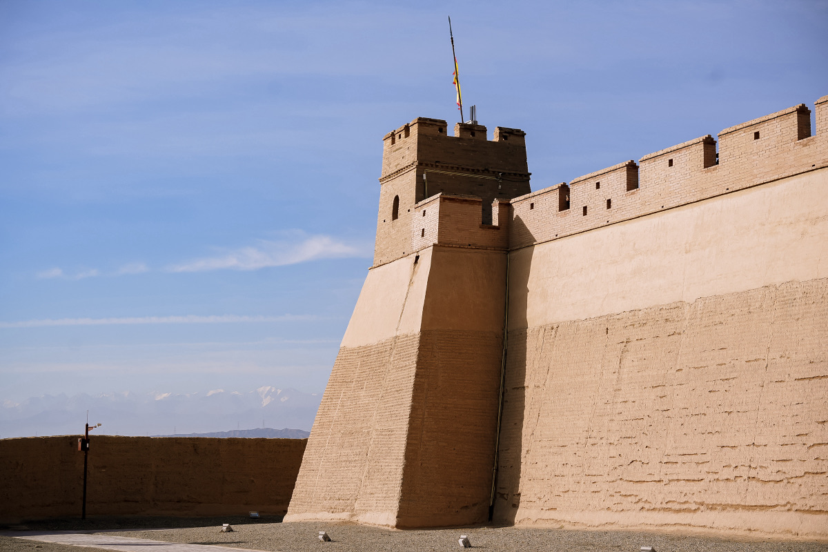 Le mura della fortezza di Jiayuguan, estremità occidentale della Muraglia Ming