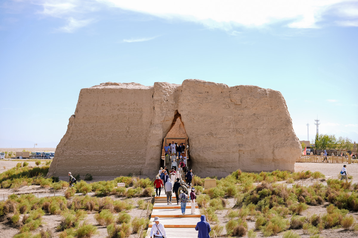 La fortezza del passo di Yumen nel deserto del Gobi