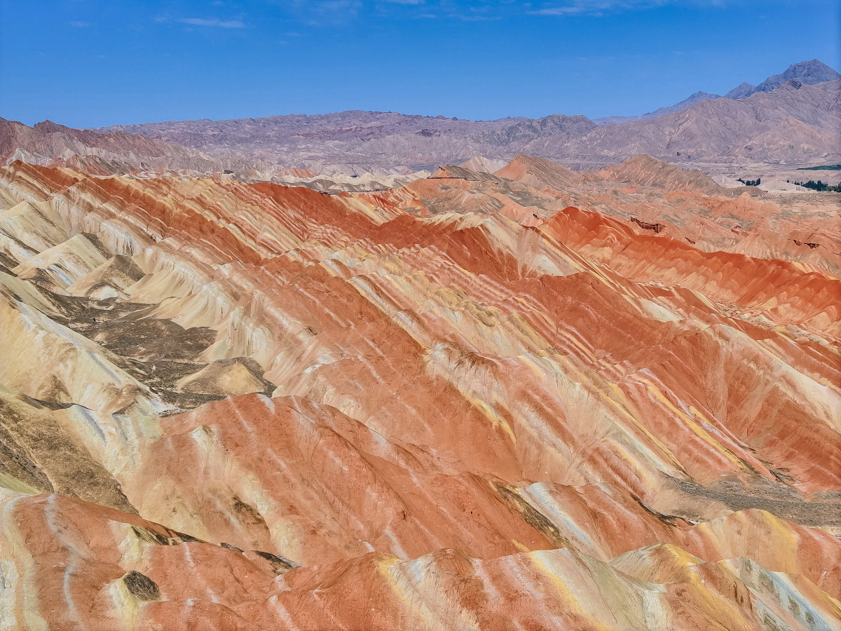 Le montagne arcobaleno dello Zhangye Danxia viste dall'alto