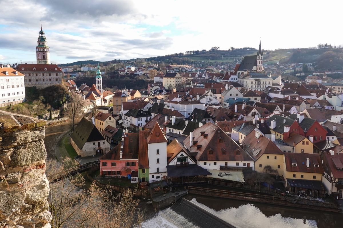 Cosa vedere in Repubblica Ceca oltre Praga: castelli, birrifici e siti UNESCO 2 Český Krumlov dall'alto con il castello e la chiesa di San Vito